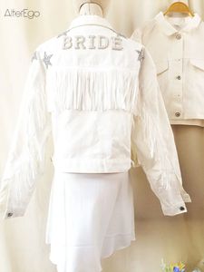 Veste en jean avec étoiles White Fringe Perle Rignestone Personnalize Mariée Veste personnalisée Mme JEAN FEMPE MANGE DENIM TOPS 240416