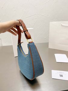 Denim bleu clair toile sac à main lettre impression designer sac à bandoulière poignée en cuir brun croissant sac à main style rétro fermeture à glissière sac à main