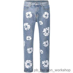 Denim Tears Jeans Denim Tears Baggy Design sur couronne de coton Jean Light Wash Hommes Hip Hop Pantalon Mode Fleur Imprimé Flwoer Jeans ubf