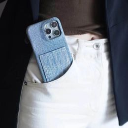 Case de teléfono de bolsillo para tarjetas de tela de textura de mezclilla para Apple iPhone 15 Pro Max 14 Plus 13 12 Camera de estilo vaquero Lente PC Hard PC Coque Coque Fundas Blue88