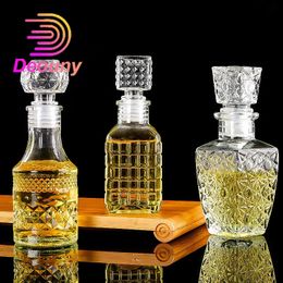 Deouny 50 ml Transparent mini récipient de whisky en verre décoratif scellé de vin scellé petit dispensateur d'alcool en bouteille 240429