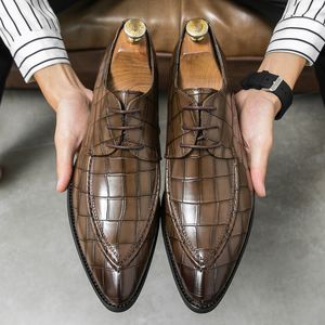 Derby chaussures hommes PU motif en relief talon bas à lacets pointu affaires chaussures habillées classique grande taille 38-46