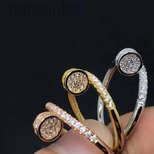 Desginer Catier bracelet carier bracelet Le nouveau produit Kajias est plein d'étoiles parsemées de diamants et de clous.La bague édition fine est un design haut de gamme et luxueux