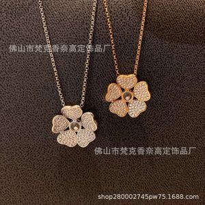 Desginer Chopard Jewelry High Version Five Heart Petal Dynamic Diamond Necklace for Female Xiao Jiaman Diamond Corolla Heart Pendant Vermeld met 18K Collarbone Cha