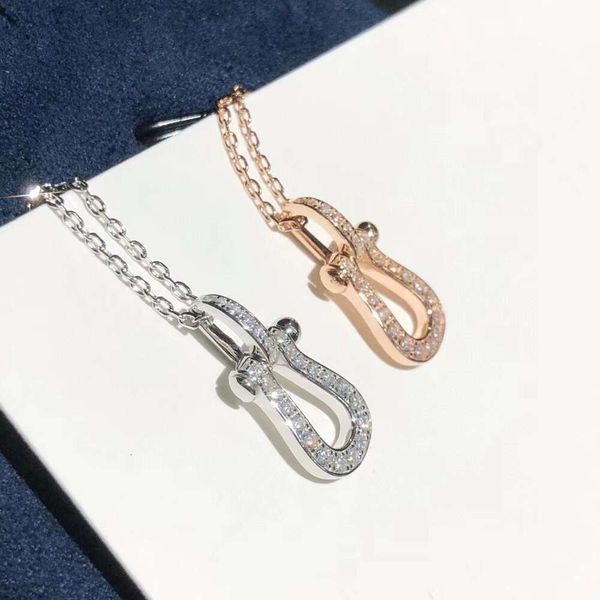 DESGINER FREDS Jewelry Precision Edition Fei Jimanman Diamond Horseshoe Backle Collier avec V Gold Placing et 18K Rose Gold Placing Light Luxury et Unique