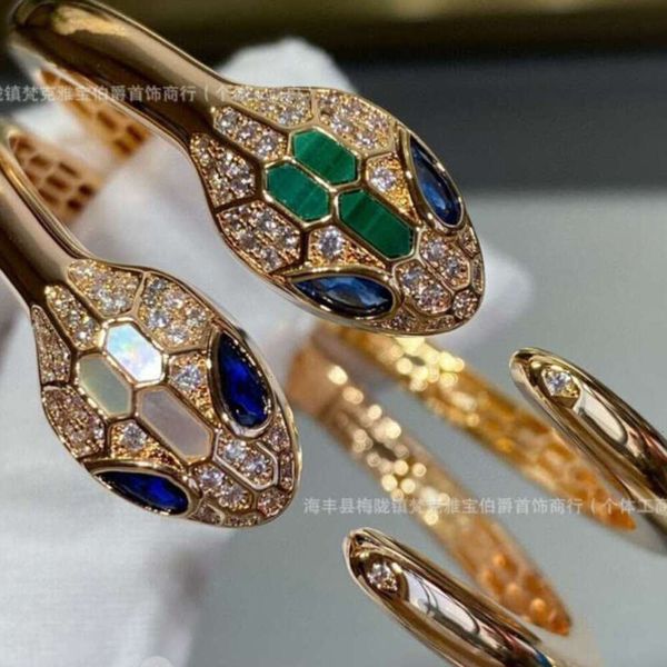 Desginer Nouveau Advanced Precision Craft v Gold Full Diamond Vert Bleu Eyed Double Tête Serpent Bracelet Ouvert Coquille Blanche Bague En Pierre De Paon