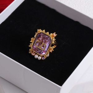 Desginer Valantino Bijoux 23 Automne Nouveau Huajia Incrusté Violet Eau Diamant Lettre Anglaise Gland Perle Décoration Haute Qualité Bague De Mode