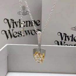 Ontwerper Viviane Weswoods sieraden de keizerin-weduwe van het Westen een gouden vol diamanten kleine schopketting voor vrouwen met een lichte luxe en high-end feel a niche