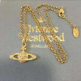 Desginer vivianes westwoods Version de haut niveau collier saturne classique sens de haut niveau pendentif planète homme et femme