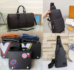 Mochilas de diseño Mujeres Carta Viaje Bolsa de lona Cuero Impermeable Gran capacidad Fitness Diseños Bolsas de embarque Male Luxurys Equipaje Hombres Carteras