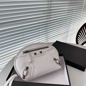 Design tas retro topkwaliteit portemonnee luxe oud zilver metalen accessoires rits openen en sluiten fijne lijnen schapenleer clutch make-up tasjes klein dames zwart.