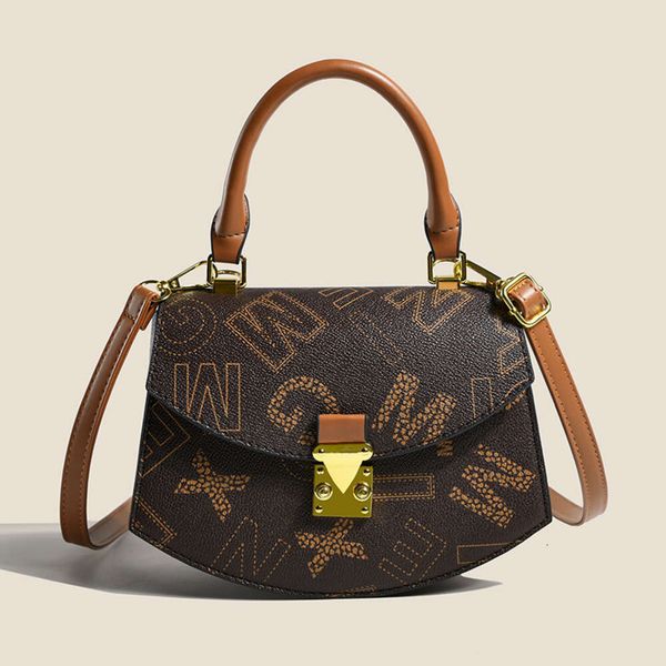 Les sacs design sont vendus à bas prix dans les magasins 2024 Nouveau sac à bandoulière de style occidental à la mode et à la mode en cuir PU imprimé pour femmes