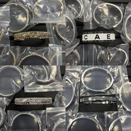 Bracelet design lettres doubles de haute qualité en acier titane 18k bracelet en or bracelet solide bracelet mascules femmes lovers