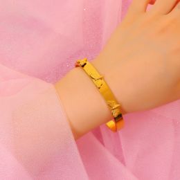 bracelet design Titane acier femme libellule Europe et États-Unis mode transfrontalière simple bracelet ouvert plaqué or 18 carats en gros