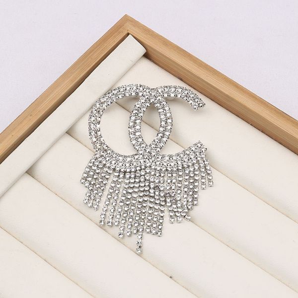 Design Brand Desinger Brooch Women Love Crystal Righestone Pearl Lettre Brooches Suit Pin Fashion Bijoux Vêtements Décoration Accessoires Famous Design-15