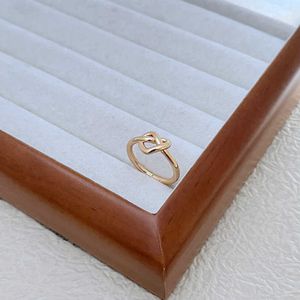Ontwerp klassieke charme celins ringen voor koppels modieuze luxueuze minimalistisch woon -werkverkeer geknoopte hollowed dvdc