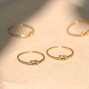 Ontwerp klassieke charme celins ringen voor koppels koude en stijl licht luxe veelzijdige ring s925 zilvergolden ontwerp knott maln