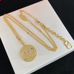 Diseño chapado en oro de acero inoxidable moda collar de mujer colgante accesorios de joyería de boda X223123 valentino