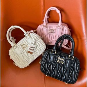 Bolso de diseño venta de liquidación Mismo bolso pequeño Boston de cuero arrugado con cremallera Dign Compacto para mujer Lata portátil