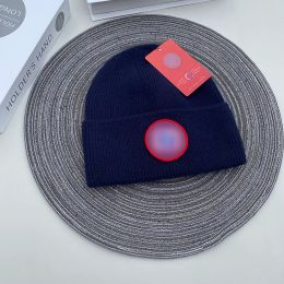 Gorro de diseño, gorro y bufanda de algodón de regalo, gorro tejido de lana de diseñador, gorro a prueba de viento, moda fría, adecuado para interiores y exteriores