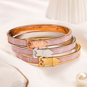 Design Letter Bangles Designer Bangle Roze Faux Leather Bracelet Men Womens Brand Sieraden Inlay Crystal 18K Goud roestvrijstalen polsband manchet houdt van geschenken