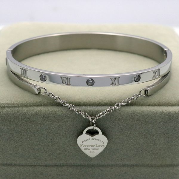 Bracelet de marque de luxe pour femmes, étiquette en forme de cœur suspendue, amour éternel, en acier titane, bijoux Bracelets pour femme
