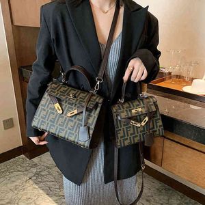 Conception de sacs de mode de luxe sens avancé tempérament étranger pour les femmes