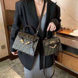 Conception de sacs de mode de luxe sens avancé tempérament étranger pour les femmes