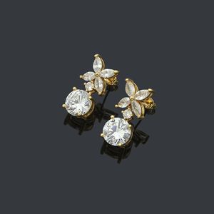 Design Luxury Stud Fashion Studs T Letter Bloemstempel en enkele diamanthangers 3 kleuren roestvrijstalen sieraden
