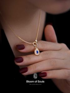 Conception du collier en argent sterling S925 pour Rongdong - Lapis Lazuli avec une sensation de qualité supérieure.La chaîne de la clavicule est exquise et de style français nouveau
