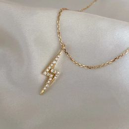 Collier de diamants en argent sterling 925 avec une sensation haut de gamme, un luxe léger et une chaîne de clavicule avec pendentif personnalisé