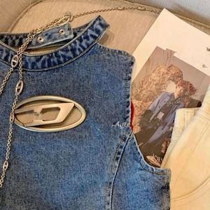 Ontwerp Gevoel Diesel Spice Uitsparing Denim Vest Vrouwelijke 2023 Zomer Nieuwe Sexy Backless Modemerk Mouwloze Top 1315