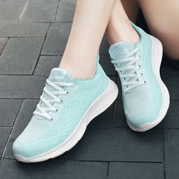 Sens du design chaussures de marche décontractées à semelles souples chaussures de sport femme 2024 nouvel explosif 100 baskets à semelles souples super légères chaussures couleurs-195 taille 35-42