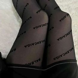 Calcetines de diseño Mujeres Medias de letras sexy Moda Diseñadores transpirables Medias de pierna Luna para mujer Medias de encaje sexy Calcetines ajustados para mujer impresos Cualquier 3 mediasIBO3