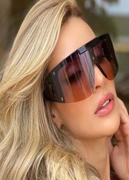Conception de lunettes de soleil pour femmes Lunettes de soleil de mode UV Protection Big Connection Lens Sans cadre La qualité supérieure est livrée avec un package 8889069371