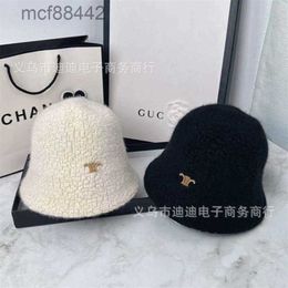 Texture de conception Lamb Wool Fisherman CE LETTRE DE MAISON CORÉANTE Version coréenne Ins Femmes Automne et Winter Warm Basin Bucket Hat