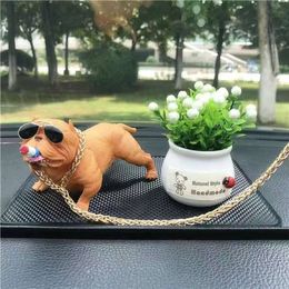 Conception en gros décoration de voiture bouledogue voiture simulation chien console centrale mode porte-clés portefeuille pendentif chien sac chaîne voiture intérieur marque