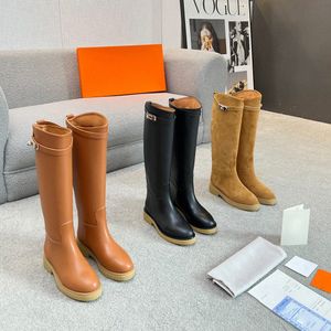 Design Boot Smooth Calfskin Backle Slip-On Knight Boots Chunky Talon Cuir Rond Round Gnee-High Riding Boots Luxury Designers Flats Talon Rubber Sole L06W #