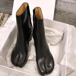 Diseñador 100% Real Tabi Tabi Boot Factury Tacón alto Mujeres Botas Cuero Zapatos Fashion Autumn Womens Zapatos Botas Mujer