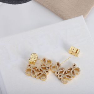 Designer 18K Gold Ploated Hoop Huggie oorbellen met parelaccenten voor vrouwen perfect voor bruiloften en feesten