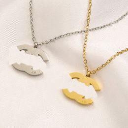 Designer 18k plaque d'or collier pendentif chaîne de luxe Design de luxe élégant coullier de marque de cou élégant pour femmes cadeaux de fête de mariage bijoux