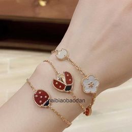 Designer 1to1 Bangle luxe sieraden fanjia Ladybug armband Lieveheersbeestje Vijf Bloem Vrouw Dikke Gedikte Licht Luxe Luxe Natuurlijk Wit Fritillaria Red Agate Brace