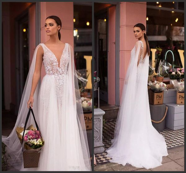 20 neue Designer-Brautkleider in A-Linie mit transparenten Cape-Applikationen, tiefem V-Ausschnitt und tiefem Rücken, lange Sommer-Boho-Brautkleider A2604