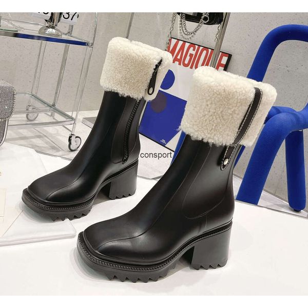 Diseñador 2021 Mujeres Betty Botas PVC Goma Beeled Plataforma Rodilla Alta Lluvia Cachemira Bota Negro Impermeable Welly Hloe Zapatos Zapatos de lluvia al aire libre Tacones altos