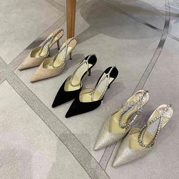 Diseñador 2022 Nuevos zapatos Tacones altos y sandalias para mujer Los amantes de la moda recomiendan piernas delgadas Cadena de cristal Pies descalzos Elegante encanto largo.