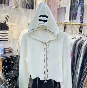 Designer 2023 Nieuwe herfstkleding Kleine geurige zwart gebreide dames Top Koreaanse zachte trui jas Cardigan Hoge kwaliteit VGTYUJKLO