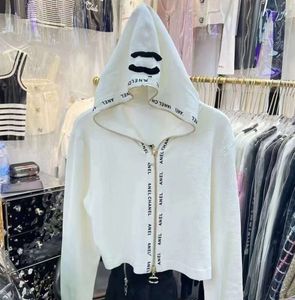 Designer 2023 Nieuwe herfstkleding Kleine geurige zwart gebreide dames Top Koreaanse zachte trui jas Cardigan Hoge kwaliteit CVBNJIO
