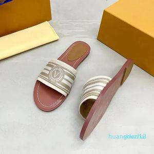 Zapatillas de diseñador 2023, sandalias planas para mujer, chanclas de playa versátiles a la moda, marrón, negro, blanco, talla grande 35-43