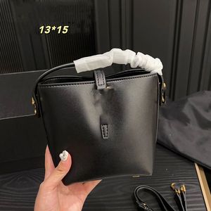 Designer 2024 Automne / Hiver Nouveau sac pour femme seau en cuir léger européen et américain portable une épaule bandoulière sac pour femme tendance