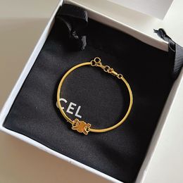 Designer 2024 Bracelet Designer Bracelets for Women Charms Gold Bracelets Fashion Temperament Premium Incolore incolore Trendy Holiday Souvenir Gift 05 S S